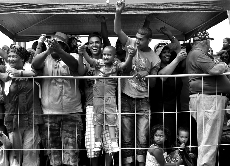 crowd of by standers cheering on the cape minstrels.
