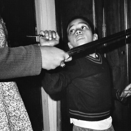 Jodi Bieber, A neighbours iron bar versus Bradley’s pen knife, 1996