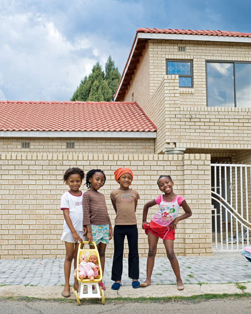 Jodi Bieber, Neighbourhood friends, 2009