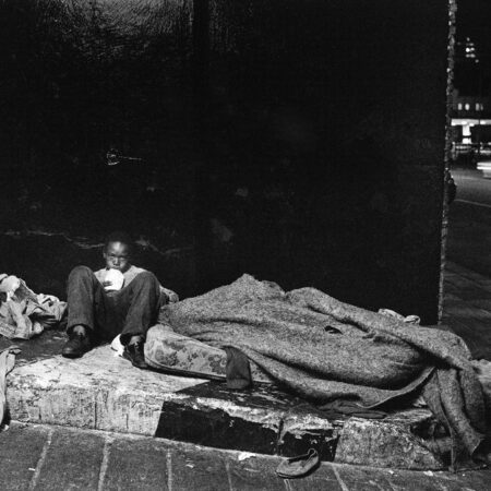Jodi Bieber, Smit Street, Hillbrow, 10pm, 1997