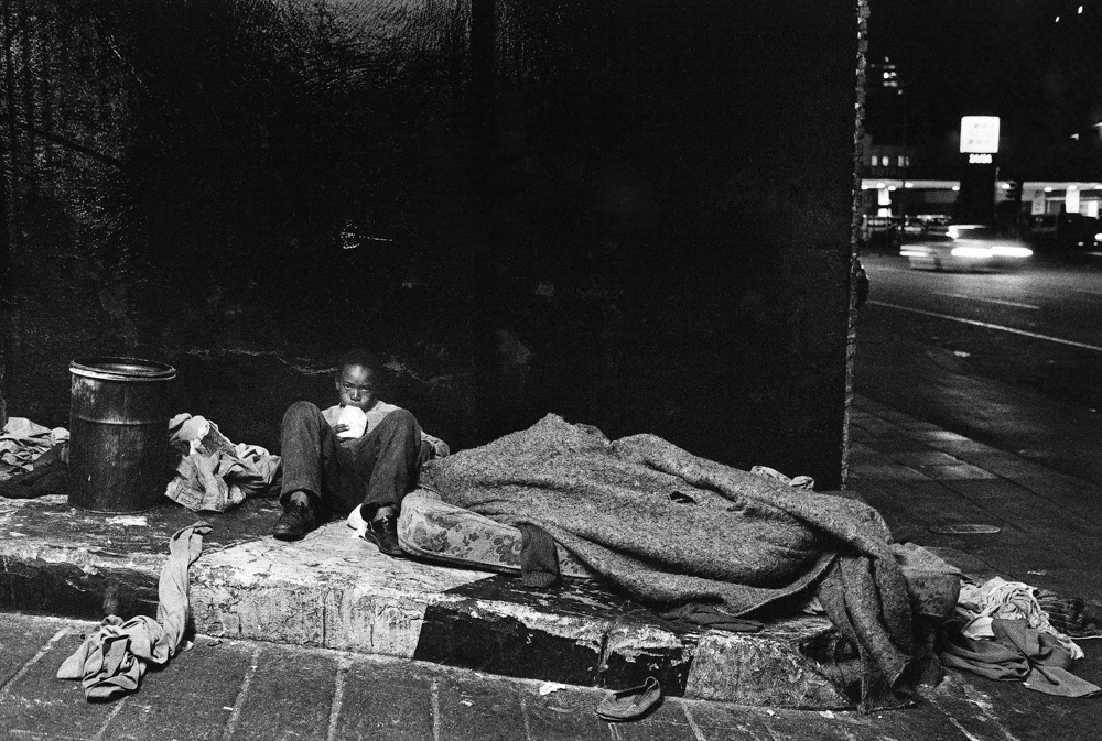 Jodi Bieber, Smit Street, Hillbrow, 10pm, 1997