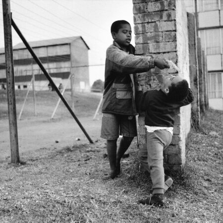 Jodi Bieber, “There is not a kid around six who can’t tell you about a gun”, 1996